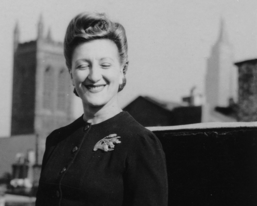 Esperanza Lopez Mateos on top of apartment building in New York Jan 1947