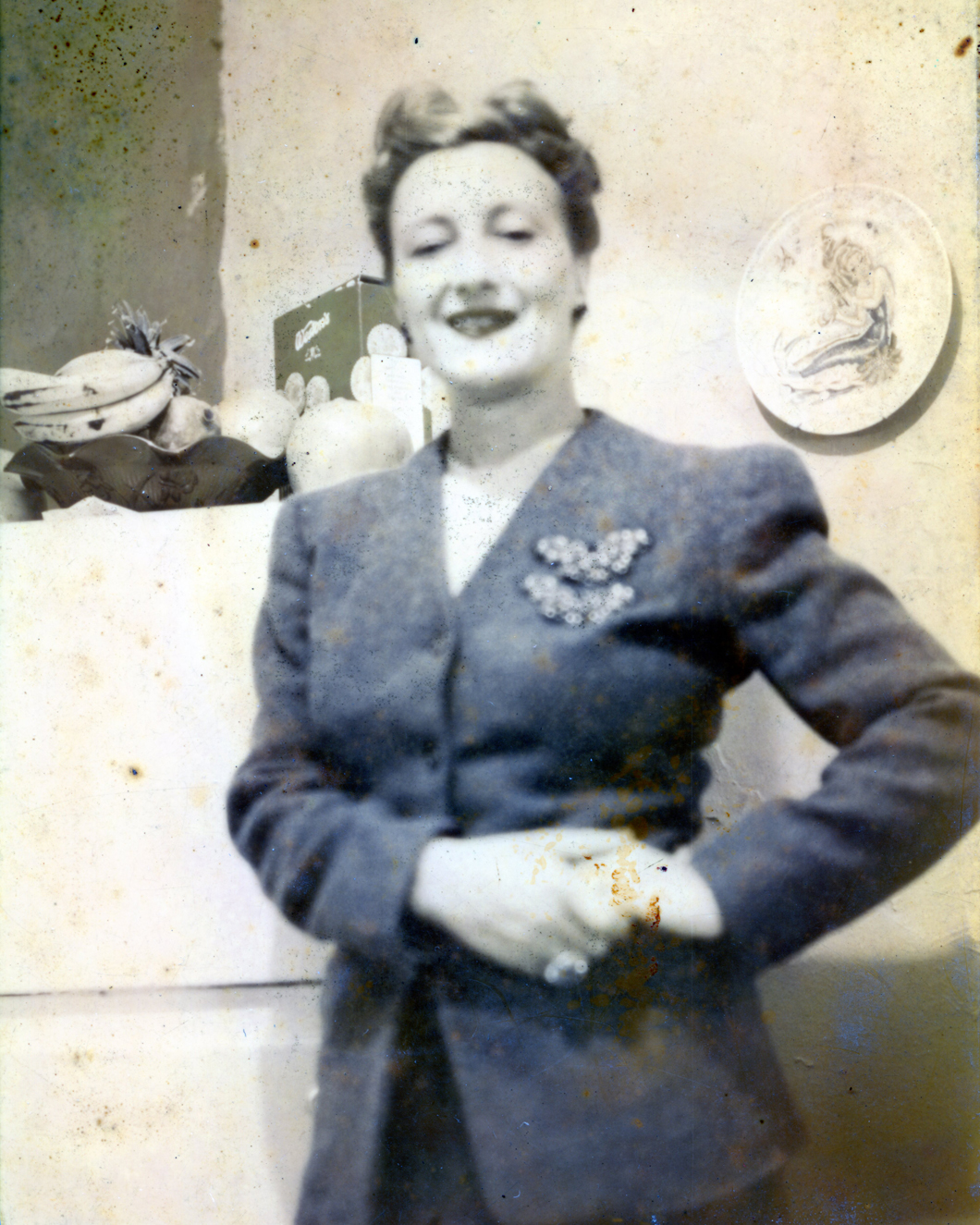 Esperanza Lopez Mateos in apartment biuilding in New York Jan 1947