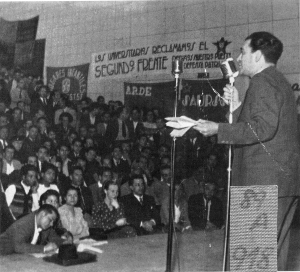 Lombardo Toledano at speech with Esperanza in front row