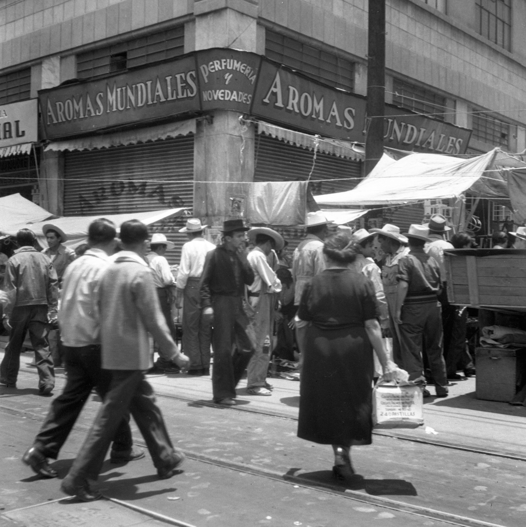 1940s Mexican street scene