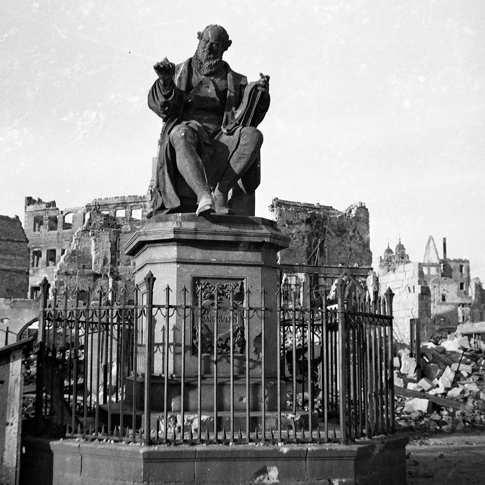 statue of Hans Sachs 1945