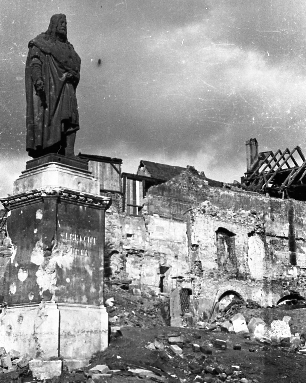 statue of Albrecht Durer 1945